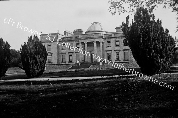 FRONT OF HOUSE GARDEN FACADE FROM YEW WALK NEAR AMBULACREAM